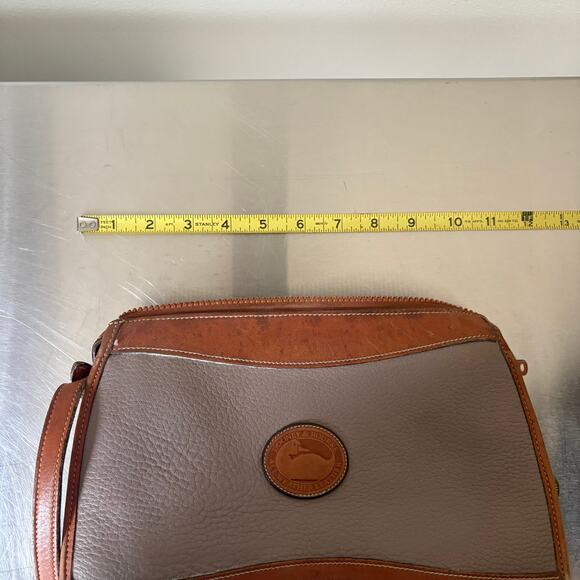Vintage DOONEY & BOURKE Two Tone Brown Zip Medium Leather Crossbody Purse Bag - Picture 11 of 16
